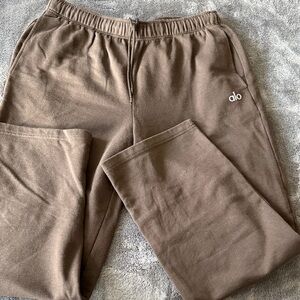 ALO Yoga Espresso Acoolade Straight Leg Sweatpants